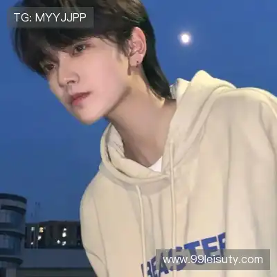 何俊